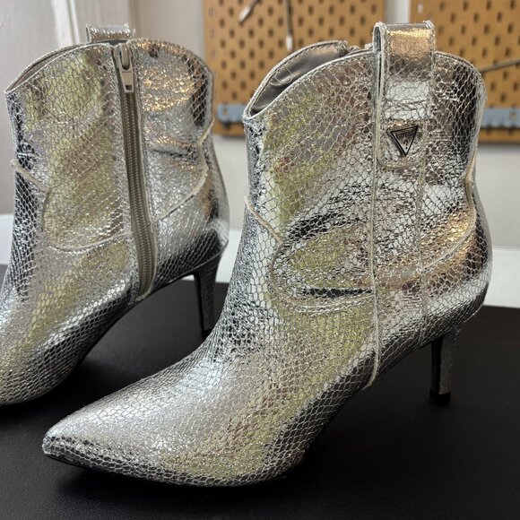 GUESS Women's Silver Snakeskin Pattern Western Ankle Boots, Sz 6,SEE DESCRIPTION - Picture 3 of 15